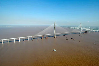 苏通大桥挑战世界之最 创造建桥史的奇迹